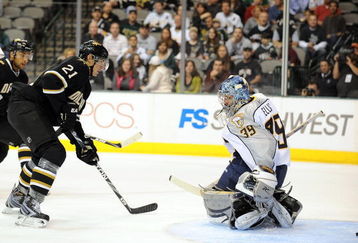 DALLAS, TX - OCTOBER 14:  Left wing Loui Eriksson #21 of the Dallas Stars scores a goal against Dan Ellis #39 of the Nashville Predators at American Airlines Center on October 14, 2009 in Dallas, Texas.  (Photo by Ronald Martinez/Getty Images)