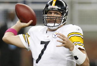 DETROIT - OCTOBER 11:  Ben Roethlisberger #7 of the Pittsburgh Steelers throws a pass against the Detroit Lions during their NFL game on October 11, 2009 at Ford Field in Detroit, Michigan. (Photo by Gregory Shamus/Getty Images)