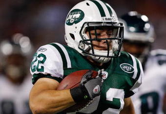 EAST RUTHERFORD, NJ - SEPTEMBER 3: Danny Woodhead #22 of the New York Jets runs against the Philadelphia Eagles during the game on September 3, 2009 at Giants Stadium in East Rutherford, New Jersey. (Photo by Jared Wickerham/Getty Images)