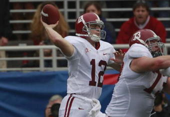 OXFORD, MS - OCTOBER 10:  Quarterback Greg McElroy #12 of the Alabama Crimson Tide looks for a receiver during their game against the Mississippi Rebels at Vaught-Hemingway Stadium on October 10, 2009 in Oxford, Mississippi. (Photo by Dave Martin/Getty Images)