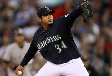 SEATTLE - SEPTEMBER 18:  Starting pitcher Felix Hernandez #34 of the Seattle Mariners pitches against the New York Yankees on September 18, 2009 at Safeco Field in Seattle, Washington. (Photo by Otto Greule Jr/Getty Images)