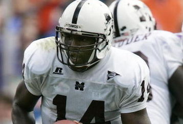 GAINESVILLE, FL - OCTOBER 8:  Quarterback Omarr Conner #14 of Mississippi State looks to hand off against the University of Florida in the second quarter on October 8, 2005 at Ben Hill Griffin Stadium in Gainesville, Florida.  (Photo by Eliot J. Schechter/Getty Images)