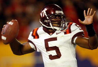 MIAMI - JANUARY 01:  Tyrod Taylor #5 of the Virginia Tech Hokies passes during the FedEx Orange Bowl against the Cincinnati Bearcats at Dolphin Stadium on January 1, 2009 in Miami, Florida.  (Photo by Streeter Lecka/Getty Images)