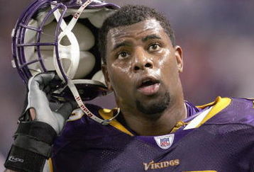 MINNEAPOLIS - DECEMBER 31: Artis Hicks #79 of the Minnesota Vikings looks on during the game against the St. Louis Rams on December 31, 2006 at the Hubert H. Humphrey Metrodome in Minneapolis, Minnesota. The Rams defeated the Vikings 41-21. (Photo by Elsa/Getty Images)