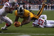 DENVER - OCTOBER 11:  Brandon Marshall #15 of the Denver Broncos scores a touchdown to tie the game in the fouth quarter against the New England Patriots during an NFL game at Invesco Field at Mile High on October 11, 2009 in Denver, Colorado.  (Photo by Jed Jacobsohn/Getty Images)