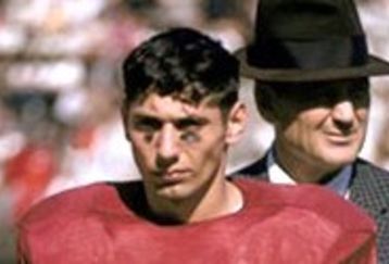Joe_namath_and_bear_1962_2_feature