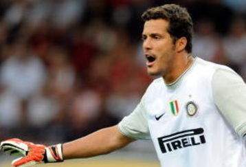 MILAN, ITALY - AUGUST 29:  Julio Cesar of Inter FC during the Serie A match between AC Milan and Inter Milan at Stadio Giuseppe Meazza on August 29, 2009 in Milan, Italy.  (Photo by Claudio Villa/Getty Images)