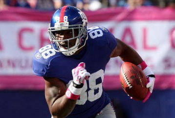 EAST RUTHERFORD, NJ - OCTOBER 11:  Hakeem Nicks #88 of the New York Giants runs the ball against the Oakland Raiders on October 11, 2009 at Giants Stadium in East Rutherford, New Jersey. The Giants defeated the Raiders 44-7.  (Photo by Jim McIsaac/Getty Images)