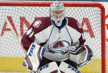 TORONTO, ON - OCTOBER 13:  Craig Anderson #41 of the Colorado Avalanche gets set to stop a shot in the warm-up prior to a game against the Toronto Maple Leafs on October 13, 2009 at the Air Canada Centre in Toronto, Ontario. The Avalanche defeated the Leafs 4-1. (Photo by Claus Andersen/Getty Images)