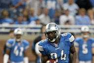 DETROIT - SEPTEMBER 20:  Wide receiver Brandon Pettigrew #84 of the Detroit Lions carries the ball against the Minnesota Vikings at Ford Field on September 20, 2009 in Detroit, Michigan. The Vikings won 27-13.  (Photo by Stephen Dunn/Getty Images)