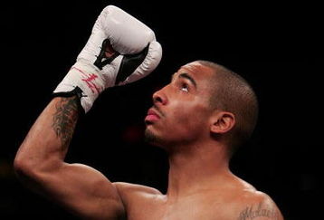 PORTLAND, OR - NOVEMBER 19:  Andre Ward is introduced against Darnell Boone before their middleweight fight on November 19, 2005 at the Rose Garden in Portland, Oregon. Ward defeated Boone in a six round decision.  (Photo by Jed Jacobsohn/Getty Images)