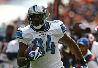 CHICAGO - OCTOBER 04: Brandon Pettigrew #84 of the Detroit Lions runs with the ball against the Chicago Bears on October 4, 2009 at Soldier Field in Chicago, Illinois. The Bears defeated the Lions 48-24. (Photo by Jonathan Daniel/Getty Images)