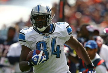 CHICAGO - OCTOBER 04: Brandon Pettigrew #84 of the Detroit Lions runs with the ball against the Chicago Bears on October 4, 2009 at Soldier Field in Chicago, Illinois. The Bears defeated the Lions 48-24. (Photo by Jonathan Daniel/Getty Images)