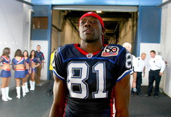 ORCHARD PARK, NY - SEPTEMBER 20:  Terrell Owens #81 of the Buffalo Bills gets ready to take the field against the Tampa Bay Buccaneers at Ralph Wilson Stadium on September 20, 2009 in Orchard Park, New York. Buffalo 33-20. (Photo by Rick Stewart/Getty Images)