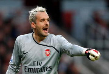 LONDON - NOVEMBER 15: Arsenal goalkeeper Manuel Almunia points during the Barclays Premier League match between Arsenal and Aston Villa at the Emirates Stadium on November 15, 2008 in London, England.  (Photo by Stu Forster/Getty Images)