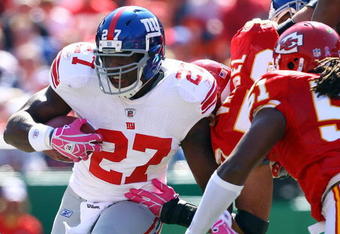 KANSAS CITY, MO - OCTOBER 04:  Running back Brandon Jacobs #27 of the New York Giants carries the ball during the game against the Kansas City Chiefs on October 4, 2009 at Arrowhead Stadium in Kansas City, Missouri.  (Photo by Jamie Squire/Getty Images)