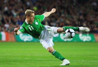 DUBLIN, IRELAND - OCTOBER 14:  Damien Duff of the Republic of Ireland attempts to score during the FIFA 2010 World Cup European Qualifying match between the Republic of Ireland and Montenegro at Croke Park on October 14, 2009 in Dublin, Ireland.  (Photo by Bryn Lennon/Getty Images)
