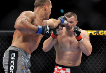 DALLAS - SEPTEMBER 19:  UFC fighter Junior Dos Santos (L) battles UFC fighter Mirko Cro Cop (R) during their Heavyweight bout at UFC 103: Franklin vs. Belfort at the American Airlines Center on September 19, 2009 in Dallas, Texas.  (Photo by Jon Kopaloff/Getty Images)