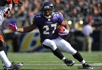 BALTIMORE - OCTOBER 11:  Ray Rice #27 of the Baltimore Ravens runs the ball against the Cincinnati Bengals at M&T Bank Stadium on October 11, 2009 in Baltimore, Maryland. The Bengals defeated the Ravens 17-14. (Photo by Larry French/Getty Images)