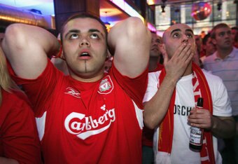 LIVERPOOL, UNITED KINGDOM - MAY 25:  Liverpool fans react whilst watching the during the UEFA Champions League match between Liverpool and AC Milan on May 25, 2005 in Liverpool, England.  (Photo by Daniel Berehulak/Getty Images)