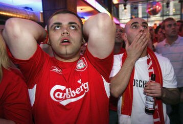 LIVERPOOL, UNITED KINGDOM - MAY 25:  Liverpool fans react whilst watching the during the UEFA Champions League match between Liverpool and AC Milan on May 25, 2005 in Liverpool, England.  (Photo by Daniel Berehulak/Getty Images)