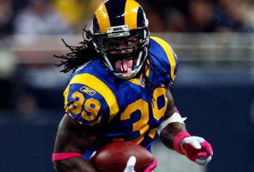 ST. LOUIS - OCTOBER 11:  Running back Steven Jackson #39 of the St. Louis Rams runs the ball against the Minnesota Vikings at Edward Jones Dome on October 11, 2009 in St. Louis, Missouri.  (Photo by Ronald Martinez/Getty Images)