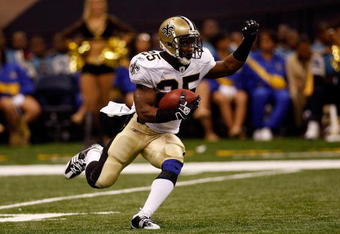 NEW ORLEANS - SEPTEMBER 13:  Reggie Bush #25 of the New Orleans Saints during the game against the Detroit Lions at the Louisiana Superdome on September 13, 2009 in New Orleans, Louisiana.  (Photo by Chris Graythen/Getty Images)