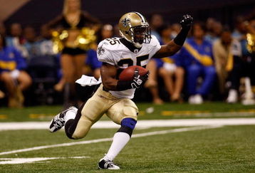 NEW ORLEANS - SEPTEMBER 13:  Reggie Bush #25 of the New Orleans Saints during the game against the Detroit Lions at the Louisiana Superdome on September 13, 2009 in New Orleans, Louisiana.  (Photo by Chris Graythen/Getty Images)
