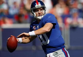 EAST RUTHERFORD, NJ - OCTOBER 11:  Eli Manning #10 of the New York Giants drops back to pass against the Oakland Raiders during the game on October 11, 2009 at Giants Stadium in East Rutherford, New Jersey.  (Photo by Jared Wickerham/Getty Images)