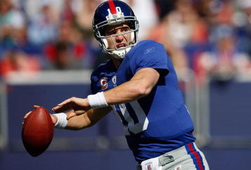 EAST RUTHERFORD, NJ - OCTOBER 11:  Eli Manning #10 of the New York Giants drops back to pass against the Oakland Raiders during the game on October 11, 2009 at Giants Stadium in East Rutherford, New Jersey.  (Photo by Jared Wickerham/Getty Images)