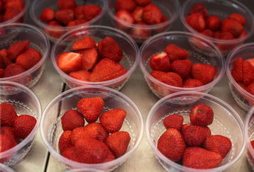 ASCOT, ENGLAND - JUNE 16:  Bowls of strawberries await customers on the 1st Day of The Royal Meeting at Ascot Racecourse on June 16, 2009 in Ascot, England.  (Photo by Julian Herbert/Getty Images)