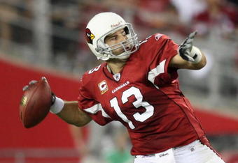GLENDALE, AZ - SEPTEMBER 27:  Quarterback Kurt Warner #13 of the Arizona Cardinals throws a pass during the NFL game against the Indianapolis Colts at the Universtity of Phoenix Stadium on September 27, 2009 in Glendale, Arizona.  The Colts defeated the Cardinals 31-10.  (Photo by Christian Petersen/Getty Images)