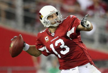GLENDALE, AZ - SEPTEMBER 27:  Quarterback Kurt Warner #13 of the Arizona Cardinals throws a pass during the NFL game against the Indianapolis Colts at the Universtity of Phoenix Stadium on September 27, 2009 in Glendale, Arizona.  The Colts defeated the Cardinals 31-10.  (Photo by Christian Petersen/Getty Images)