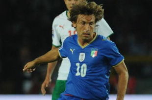 TURIN, ITALY - SEPTEMBER 09: Andrea Pirlo of Italy in action during the FIFA 2010 World Cup Qualifying Group 8 match between Italy and Bulgaria at Olimpico Stadium on September 9, 2009 in Turin, Italy. (Photo by Valerio Pennicino/Getty Images)