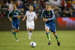 CARSON, CA - AUGUST 15:  Osvaldo Alonso #6 of the Seattle Sounders FC runs with the ball against the Los Angeles Galaxy at the Home Depot Center on August 15, 2009 in Carson, California. Sounders FC defeated the Galaxy 2-0.  (Photo by Jeff Gross/Getty Images)