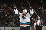 UNIONDALE, NY - OCTOBER 17: Joe Thornton #19 of the San Jose Sharks scores a power play goal at 37 seconds of the third period against the New York Islanders at the Nassau Coliseum on October 17, 2009 in Uniondale, New York. The Sharks defeated the Islanders 4-1. (Photo by Bruce Bennett/Getty Images)