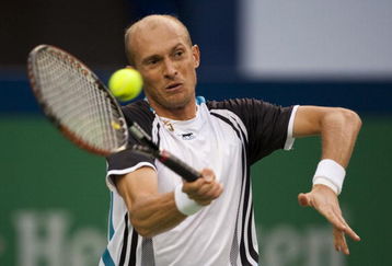 SHANGHAI, CHINA - OCTOBER 17:  Nikolay Davydenko of Russia returns a shot to Novak Djokovic of Serbia on their semi final match during day seven of 2009 Shanghai ATP Masters 1000 at Qi Zhong Tennis Centre on October 17, 2009  (Photo by Victor Fraile/Getty Images)
