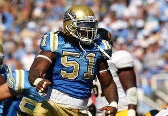 PASADENA, CA - OCTOBER 17: Linebacker Reggie Carter #51 of the UCLA Bruins celebrates after making a tackle against the California Golden Bears on October 17, 2009 at the Rose Bowl in Pasadena, California.   Cal won 45-26.  (Photo by Stephen Dunn/Getty Images)