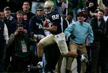 SOUTH BEND, IN - OCTOBER 17: Wide receiver Robby Parris #82 of the Notre Dame Fighting Irish rushes for a 25 yard gain during the first quarter of the game at Notre Dame Stadium on October 17, 2009 in South Bend, Indiana. (Photo by Jonathan Daniel/Getty Images)