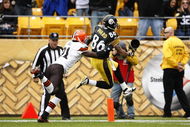 PITTSBURGH, PA - OCTOBER 18: Hines Ward #86 of the Pittsburgh Steelers jumps across the goal line to score on a first half reception ahead of Brodney Pool #21 of the Cleveland Browns at Heinz Field on October 18, 2009 in Pittsburgh, Pennsylvania. (Photo by Joe Robbins/Getty Images)