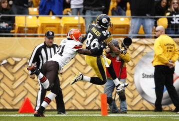 PITTSBURGH, PA - OCTOBER 18: Hines Ward #86 of the Pittsburgh Steelers jumps across the goal line to score on a first half reception ahead of Brodney Pool #21 of the Cleveland Browns at Heinz Field on October 18, 2009 in Pittsburgh, Pennsylvania. (Photo by Joe Robbins/Getty Images)