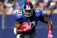 EAST RUTHERFORD, NJ - OCTOBER 11: Brandon Jacobs #27 of the New York Giants runs against the Oakland Raiders during the game on October 11, 2009 at Giants Stadium in East Rutherford, New Jersey. (Photo by Jared Wickerham/Getty Images)