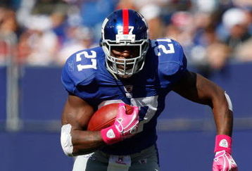 EAST RUTHERFORD, NJ - OCTOBER 11: Brandon Jacobs #27 of the New York Giants runs against the Oakland Raiders during the game on October 11, 2009 at Giants Stadium in East Rutherford, New Jersey. (Photo by Jared Wickerham/Getty Images)