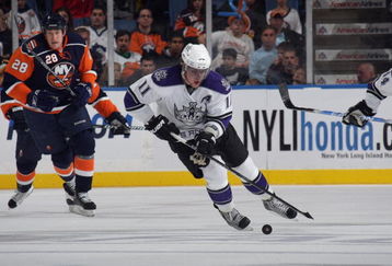 UNIONDALE, NY - OCTOBER 12:  Anze Kopitar #11 of the Los Angeles Kings looks to play the puck through the netural zone against the New York Islanders during their NHL game at the Nassau Coliseum on October 12, 2009 in Uniondale, New York. The Kings defeated the Islanders 2-1. (Photo by Bruce Bennett/Getty Images)