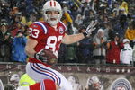 FOXBORO, MA - OCTOBER 18:  Wes Welker #83 of the New England Patriots celebrates his touchdown in the second quarter against the Tennessee Titans on October 18, 2009 at Gillette Stadium in Foxboro, Massachusetts.  (Photo by Elsa/Getty Images)