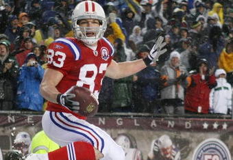 FOXBORO, MA - OCTOBER 18:  Wes Welker #83 of the New England Patriots celebrates his touchdown in the second quarter against the Tennessee Titans on October 18, 2009 at Gillette Stadium in Foxboro, Massachusetts.  (Photo by Elsa/Getty Images)