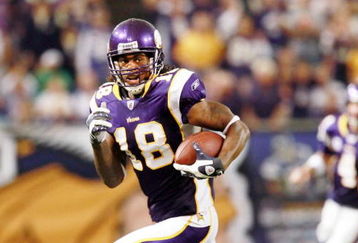 MINNEAPOLIS, MN - SEPTEMBER 27:  Wide receiver Sidney Rice #18 of the Minnesota Vikings runs with the ball during the game against the San Francisco 49ers at Hubert H. Humphrey Metrodome on September 27, 2009 in Minneapolis, Minnesota. The Vikings defeated the 49ers 27-24. (Photo by Genevieve Ross/Getty Images) 