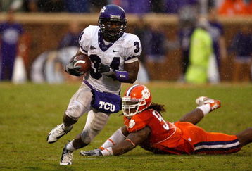 CLEMSON, SC - SEPTEMBER 26:  Ed Wesley #34 of the TCU Horned Frogs gets away from Da'Quan Bowers #93 of the Clemson Tigers during their game at Memorial Stadium on September 26, 2009 in Clemson, South Carolina.  (Photo by Streeter Lecka/Getty Images)