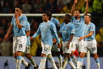 MANCHESTER, ENGLAND - SEPTEMBER 28:  Martin Petrov of Manchester City celebrates scoring his team's second goal with his team mates during the Barclays Premier League match between Manchester City and West Ham United at the City of Manchester Stadium on September 28, 2009 in Manchester, England.  (Photo by Richard Heathcote/Getty Images)