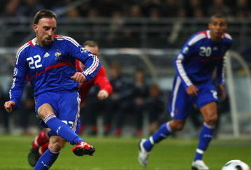 PARIS - MARCH 26:  Franck Ribery of France scores their first goal from the penalty spot during the International Friendly match between France and England at the Stade de France on March 26, 2008 in Paris, France.  (Photo by Mike Hewitt/Getty Images)